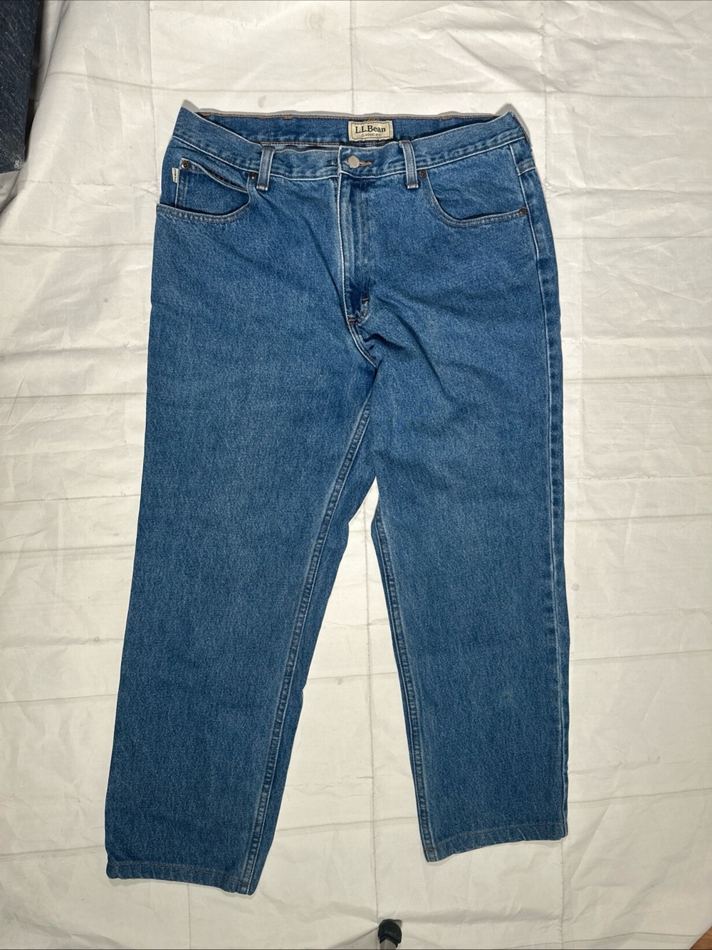 LL Bean Jeans Mens 35x26.5 Blue Medium Wash Denim Pants Relaxed Fit Straight Zip